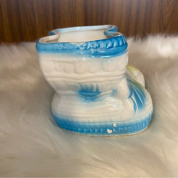 🛍️3/$30 Vintage blue & white ceramic baby booties planter made in Japan - Picture 2 of 11